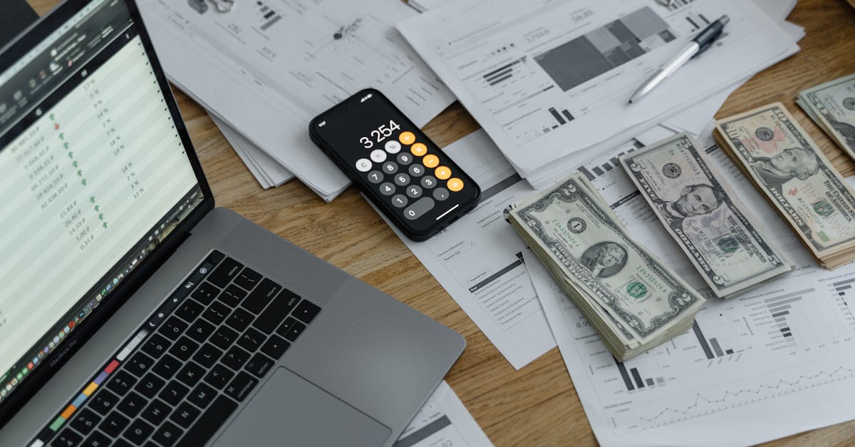 découvrez tout ce que vous devez savoir sur la gestion de la paie (payroll) : processus, outils essentiels, et conseils pour optimiser la rémunération de vos employés tout en respectant les réglementations en vigueur.