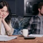découvrez tout ce que vous devez savoir sur les factures : définition, types, règles de création et conseils pour une gestion efficace de vos factures professionnelles.