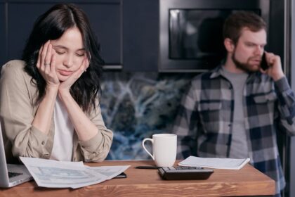 découvrez tout ce que vous devez savoir sur les factures : définition, types, règles de création et conseils pour une gestion efficace de vos factures professionnelles.