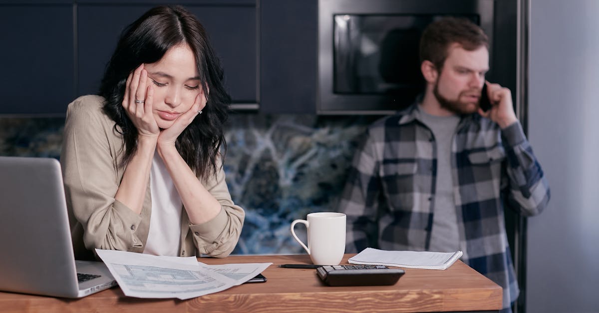 découvrez tout ce que vous devez savoir sur les factures : définition, types, règles de création et conseils pour une gestion efficace de vos factures professionnelles.