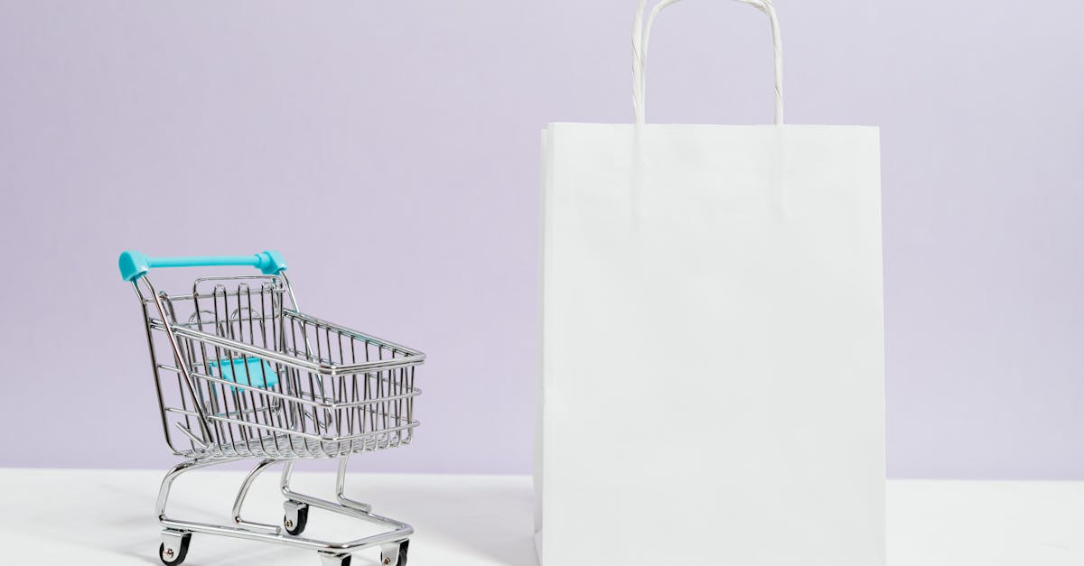 découvrez le rôle essentiel du représentant commercial, un professionnel chargé de promouvoir et vendre des produits ou services, tout en établissant des relations durables avec les clients. apprenez comment ces experts en vente jouent un rôle clé dans la croissance des entreprises en identifiant les besoins des clients et en offrant des solutions adaptées.