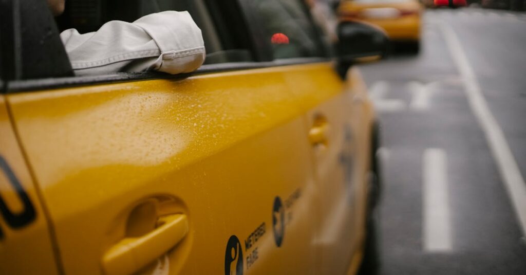 découvrez l'univers captivant des chauffeurs de taxi, des récits uniques et des moments inoubliables. plongez dans la vie quotidienne de ceux qui parcourent les routes, rencontrent des voyageurs et partagent des histoires. explorez le rôle essentiel des conducteurs de taxi dans nos villes modernes.