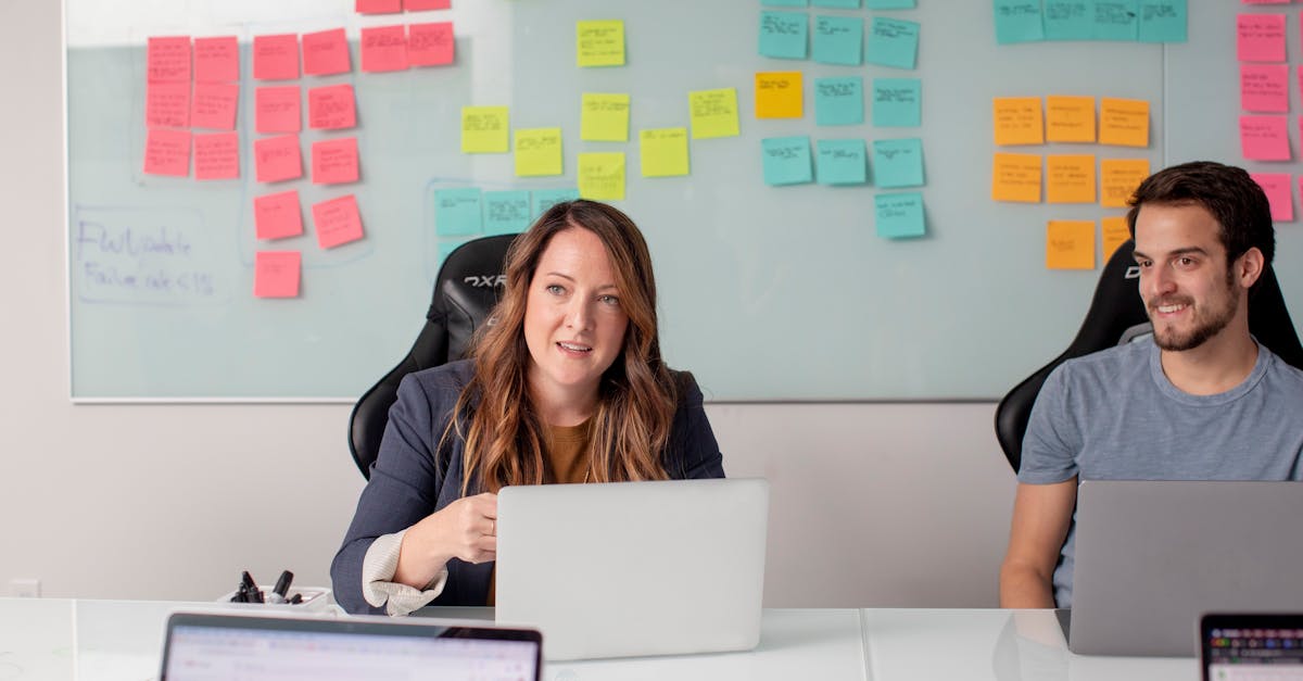 découvrez comment le design thinking transforme la manière de résoudre des problèmes et d'innover. explorez les étapes clés de cette méthodologie centrée sur l'utilisateur pour stimuler la créativité et générer des solutions pertinentes.
