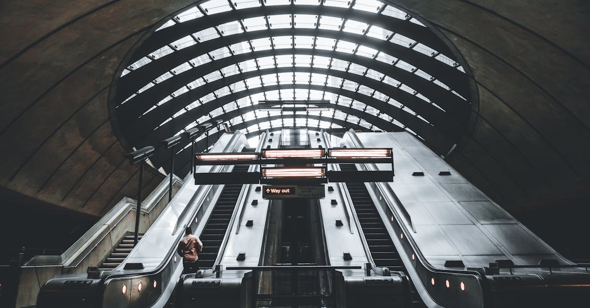 découvrez tout ce qu'il faut savoir sur la clause de sortie : définition, fonctionnement, avantages et implications dans les contrats. informez-vous sur vos droits et obligations pour une gestion efficace de vos engagements.