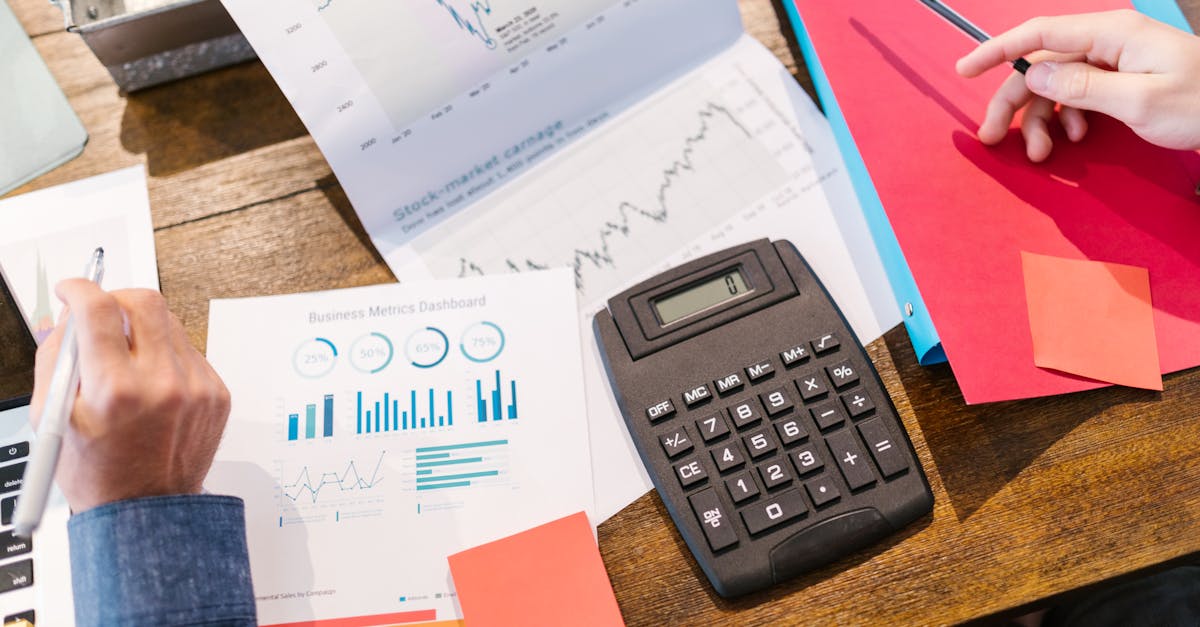 découvrez comment créer un pitch deck percutant pour séduire investisseurs et partenaires. apprenez les éléments essentiels à inclure, des conseils de présentation efficaces et des astuces pour raconter votre histoire de manière captivante.