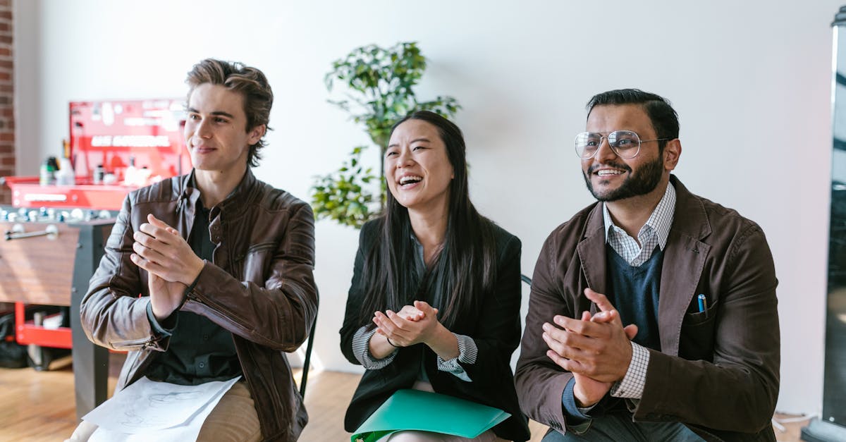 découvrez notre guide complet sur le pitch deck, un outil essentiel pour présenter efficacement votre projet ou entreprise. apprenez à structurer votre présentation, capter l'attention de vos investisseurs et maximiser vos chances de succès. idéal pour entrepreneurs, startups et étudiants.