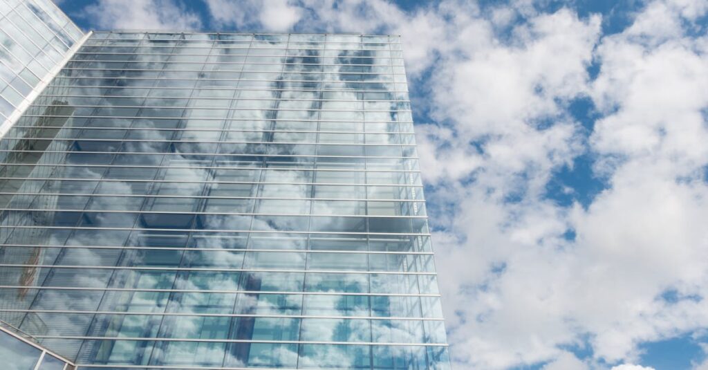 découvrez la signification et l'importance de la transparence dans les entreprises, la politique et la vie quotidienne. conseils, exemples et bonnes pratiques pour instaurer un climat de confiance grâce à la transparence.