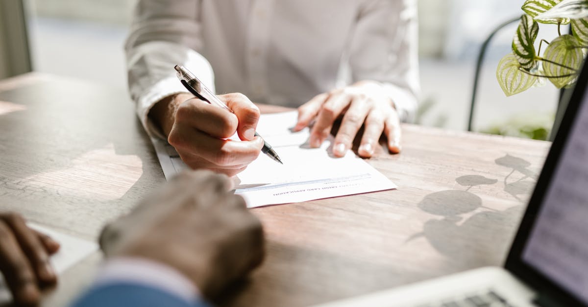 découvrez les implications de l'abandon de poste dans le cadre d'un contrat à durée déterminée et les conséquences légales pour les employeurs et les salariés.